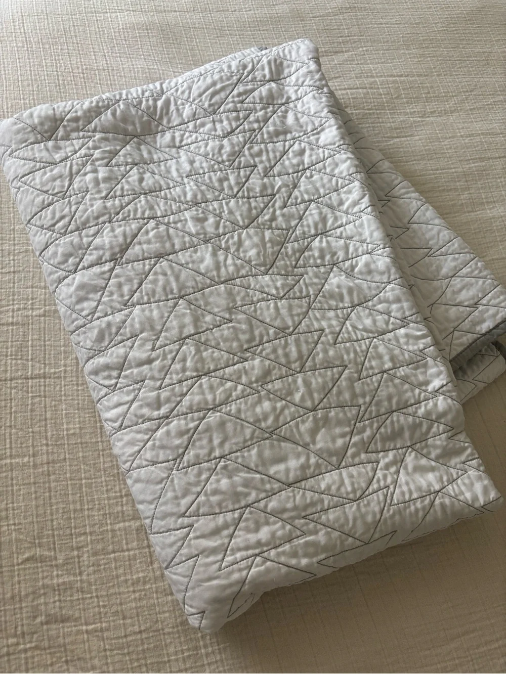 Twin White/Gray Quilt